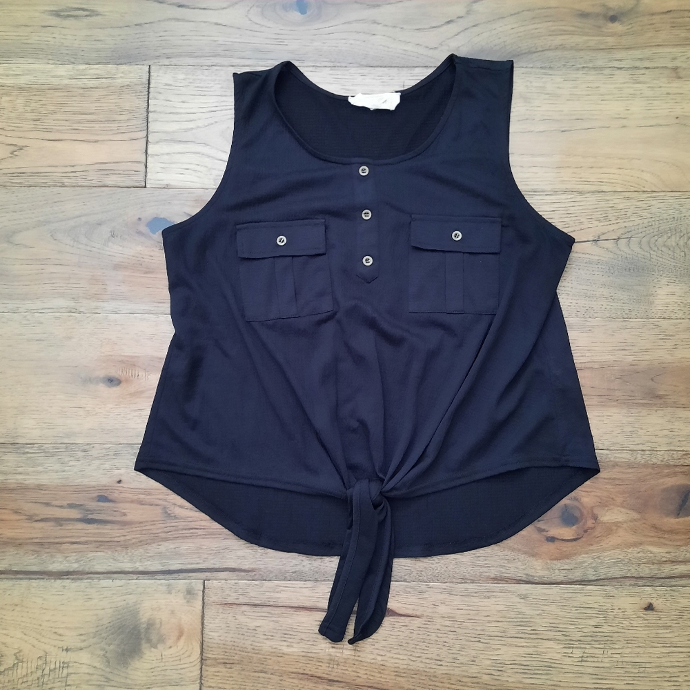 Sweet Wanderer Sleeveless Tie Front Top
